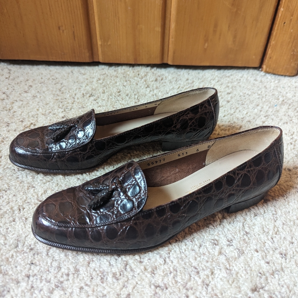 Salvatore Ferregamo Boutique Women's Brown Crocodile Leather with Tassel size 6